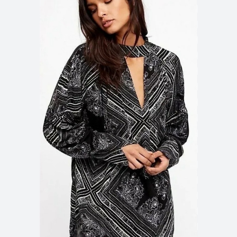 Free People Walking on a dream key hole front & back small blouse